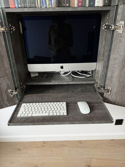 Wielofunkcyjna biblioteczka na książki z szafką na komputer