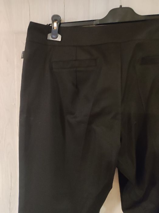 Eleganckie spodnie 7/8 polskiego producenta rozmiar 50.