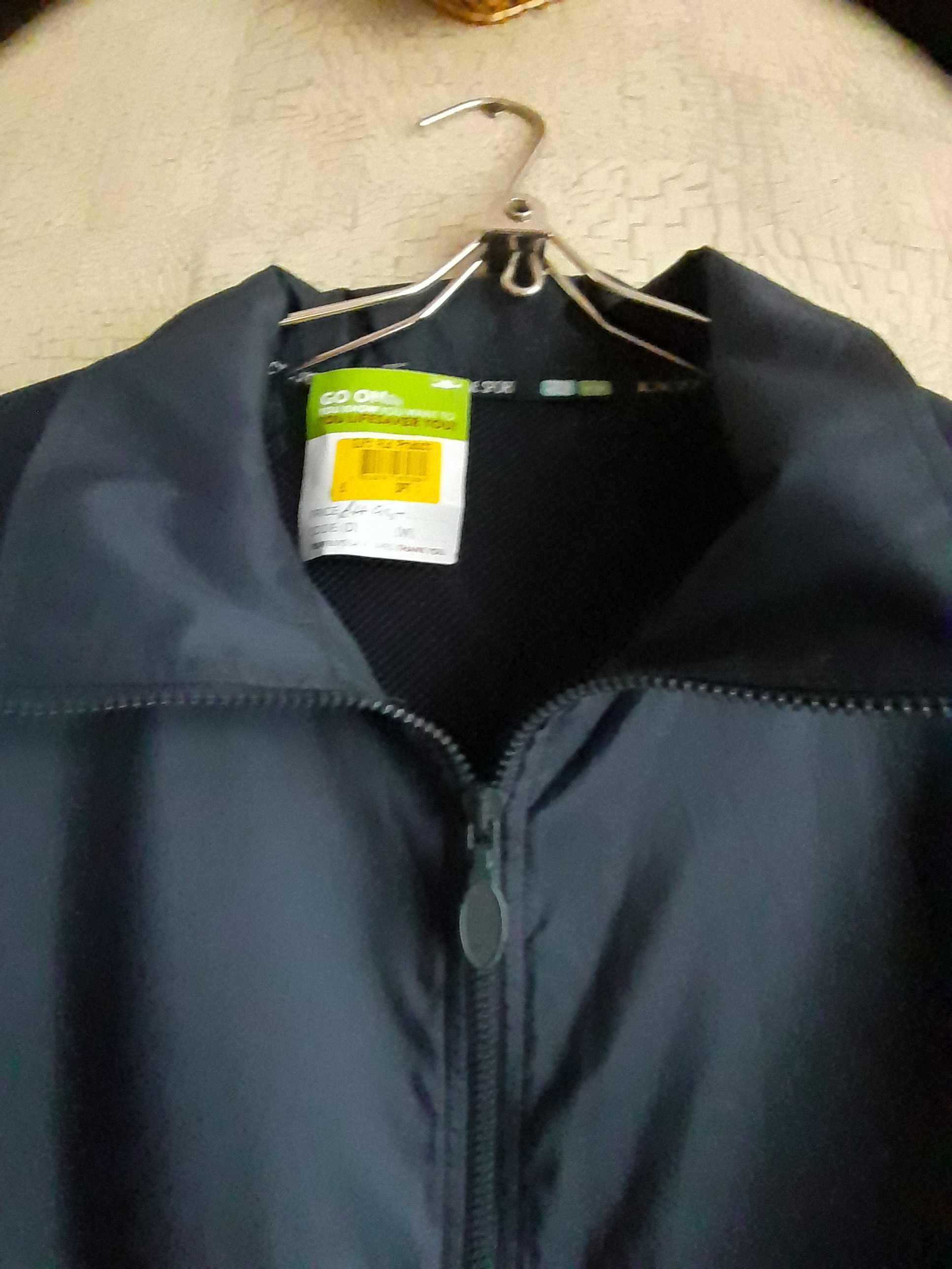 Легка чоловіча вітрівка.
MARKS & SPENCER