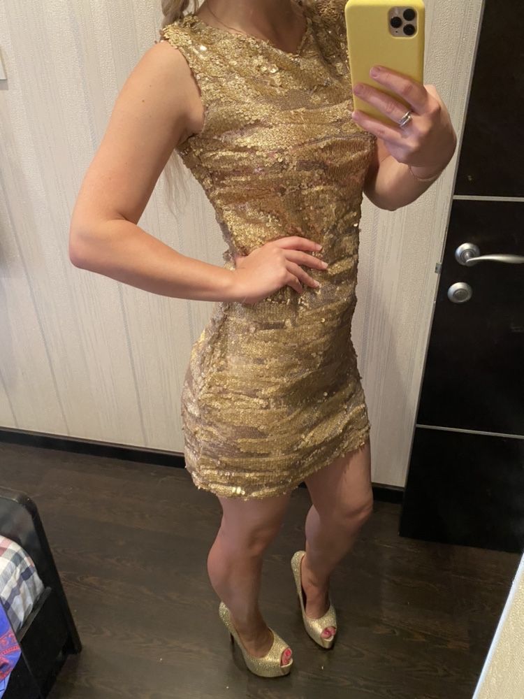 Платье нарядное золотое в пайетках S