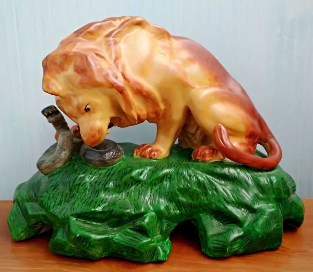 "ЛЕВ И ЗМЕЯ" красивая статуэтка  Старая "АРТЕЛЬ" фарфор
