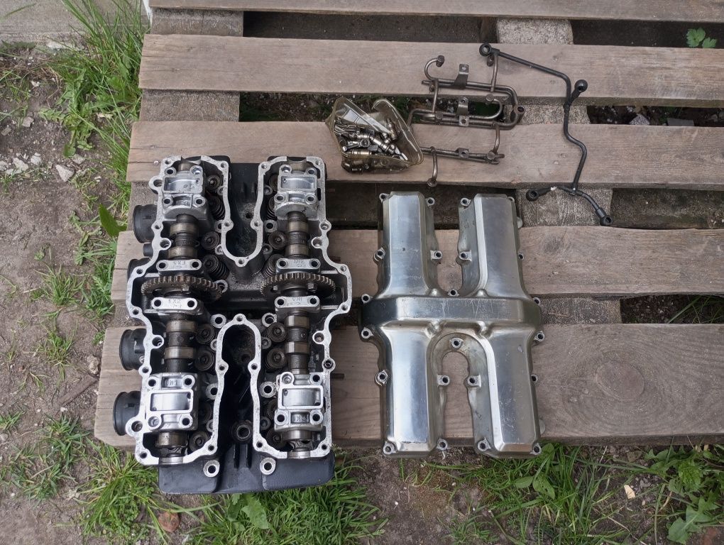 Głowica wałki rozrządu przewody paliwowe Honda cbx 650 83 - 85 r 1.238