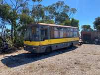 Autocarro transformado em tiny house