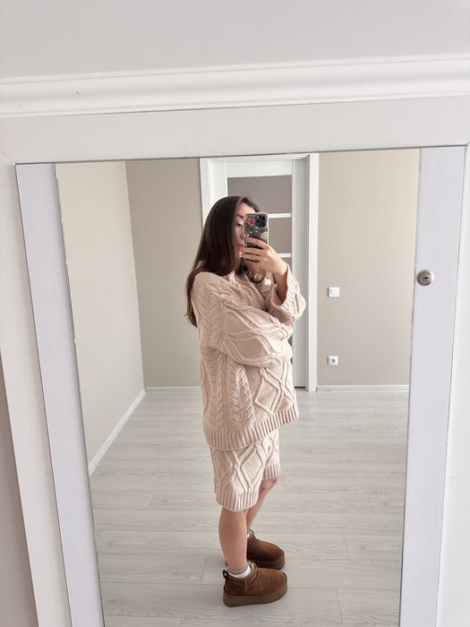 Вʼязаний костюм (светр+шорти)