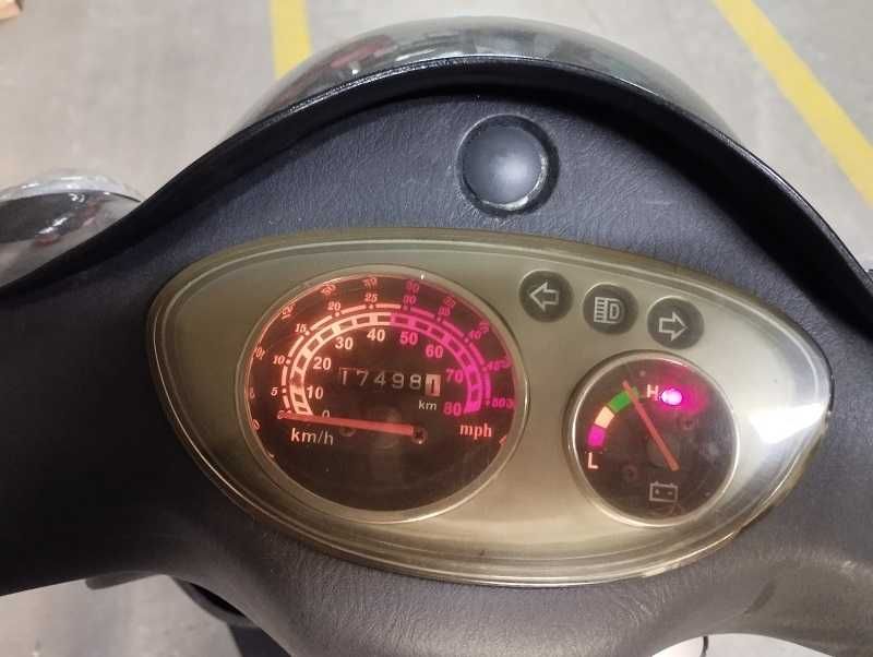 Mota scooter vespa 100% elétrica