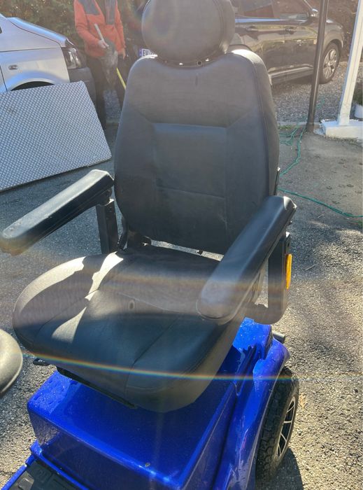 Wózek inwalidzki elektryczny dla osoby starszej lub niepełnosprawnej