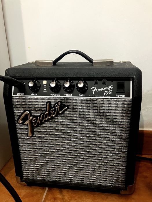 Guitarra elétrica Stratocaster Fender Squier + amp e cabo