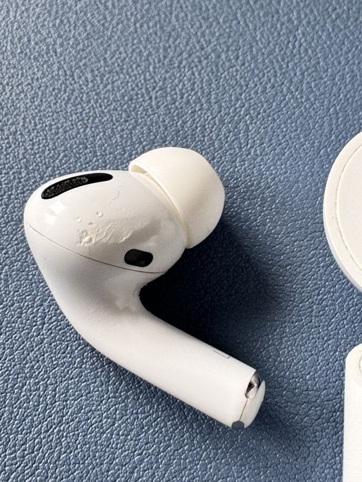 AirPods Pro - Wireless Charging Case