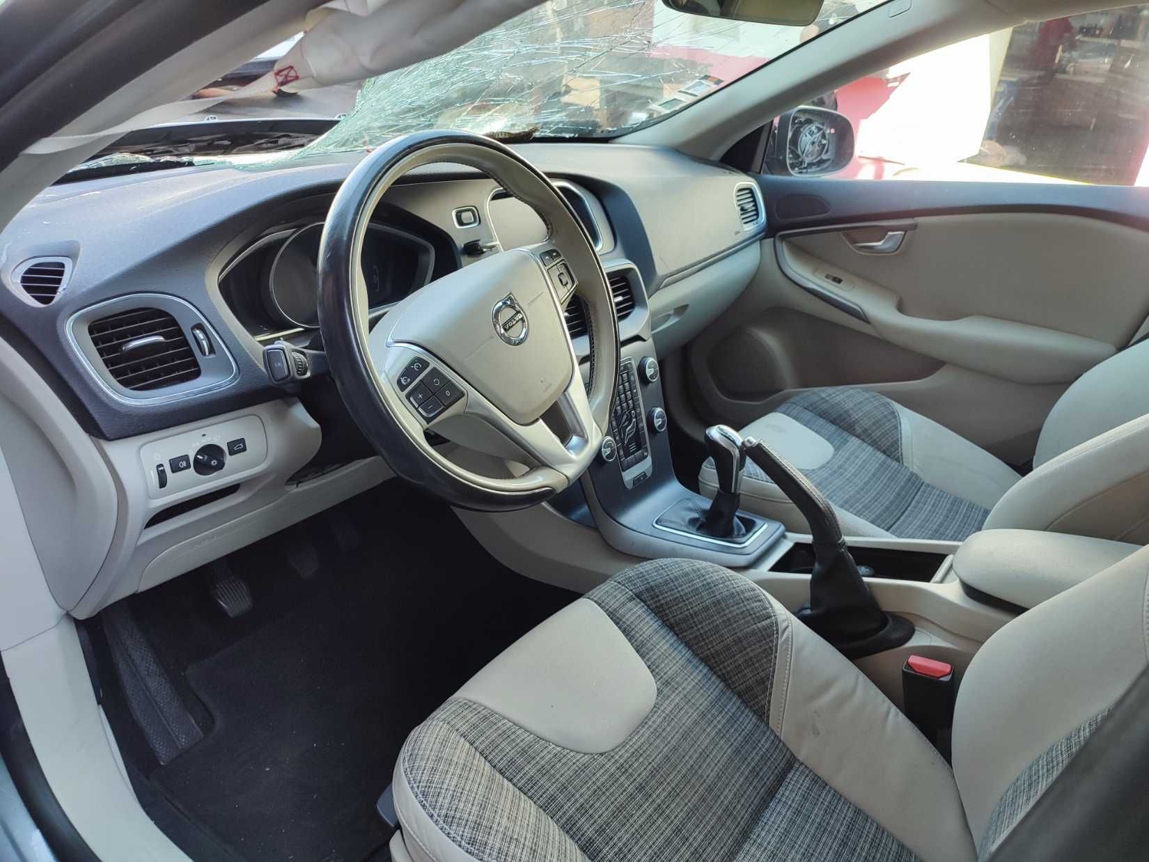 Volvo V40 D2 de 2017 REF Motor - D4204T8 REF Cx - M66 / M76