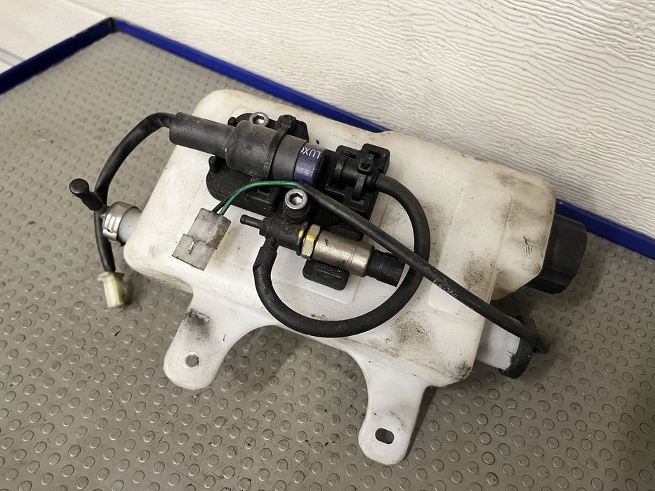 Zbiorniczek dozownika zbiornik oleju sherco