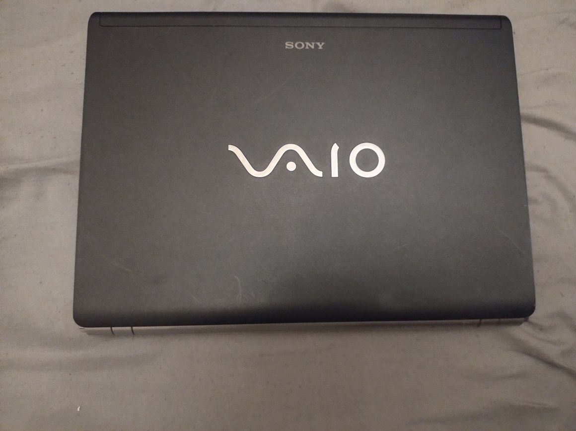 Laptopy  uszkodzone z przeznaczeniem na części
