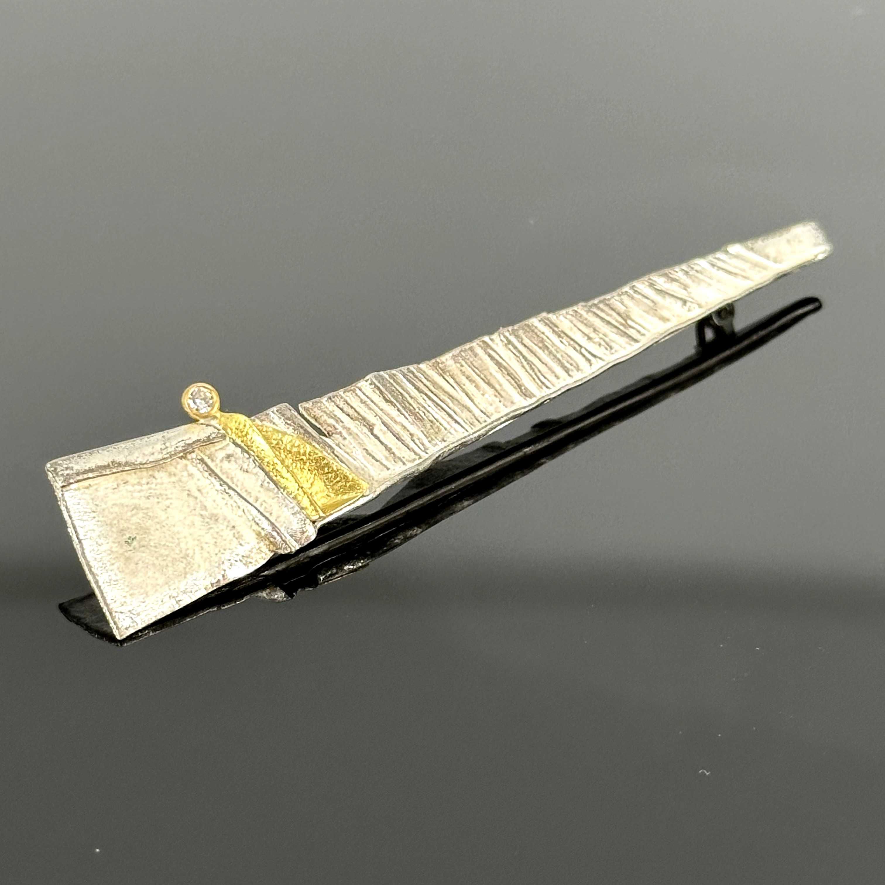 Srebro - Srebrna broszka z 14 karatowym złotem i Cyrkonią