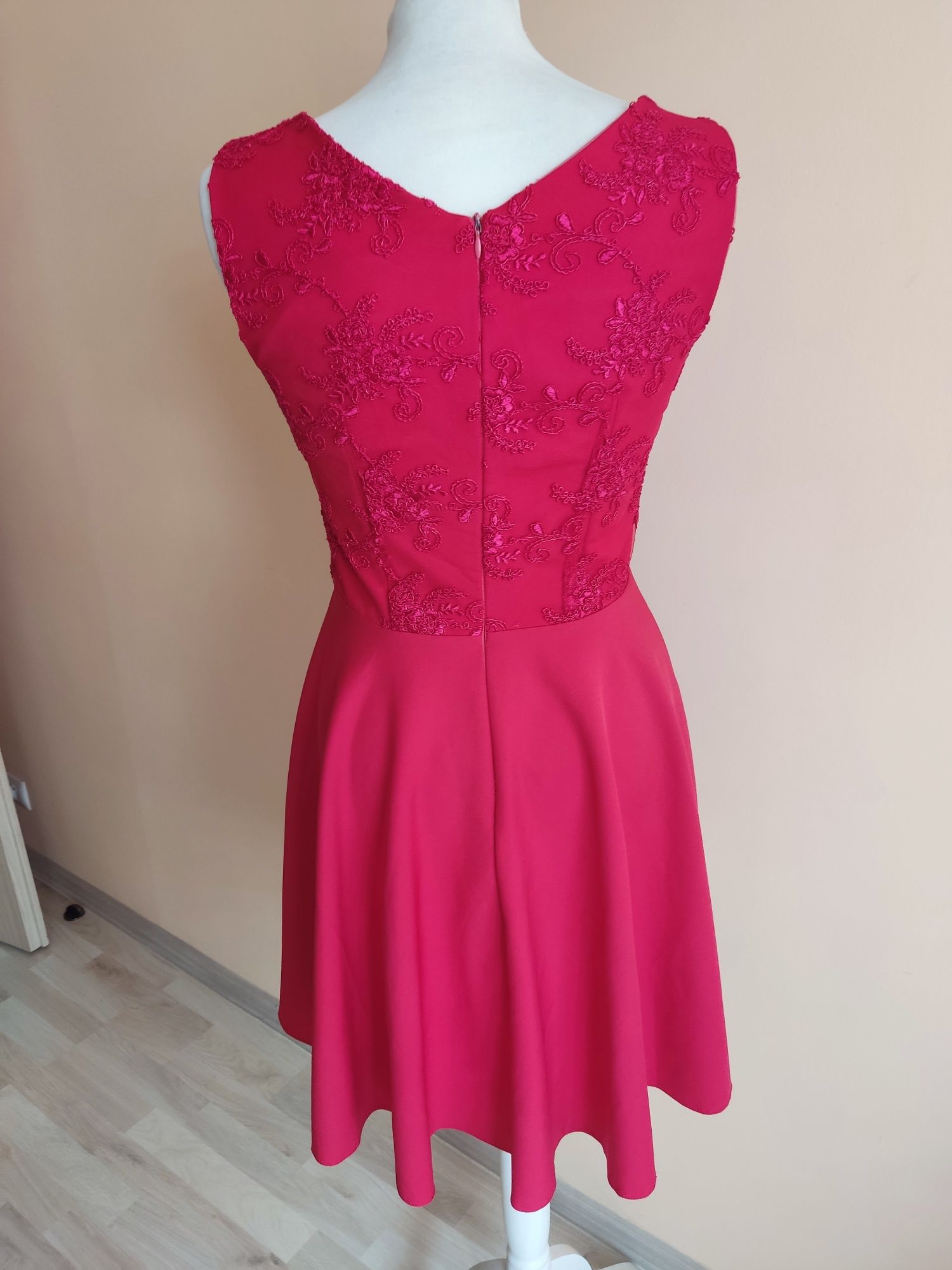 Czerwona elegancka sukienka S/M