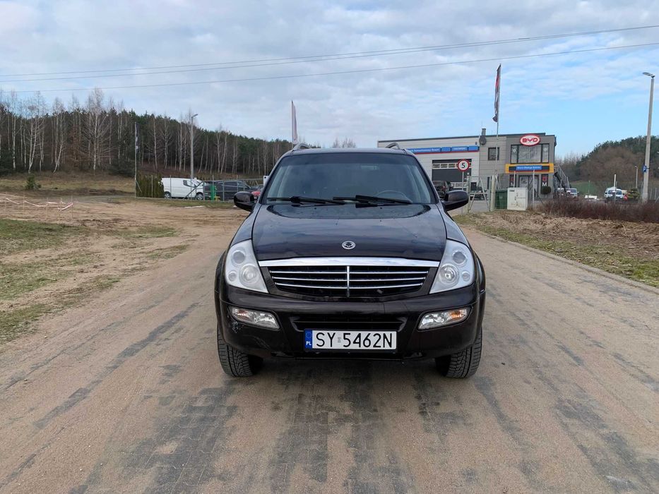 SsangYong Rexton 4x4 * 3,5 T hak * silnik 3.2 pancerny Mercedes