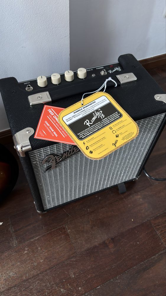 Baixo fender squier + vaixa fender
