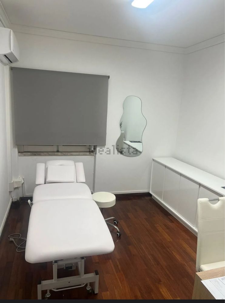 Clinica dentaria Trespasse com renda 735€ AV. ALMIRANTE REIS