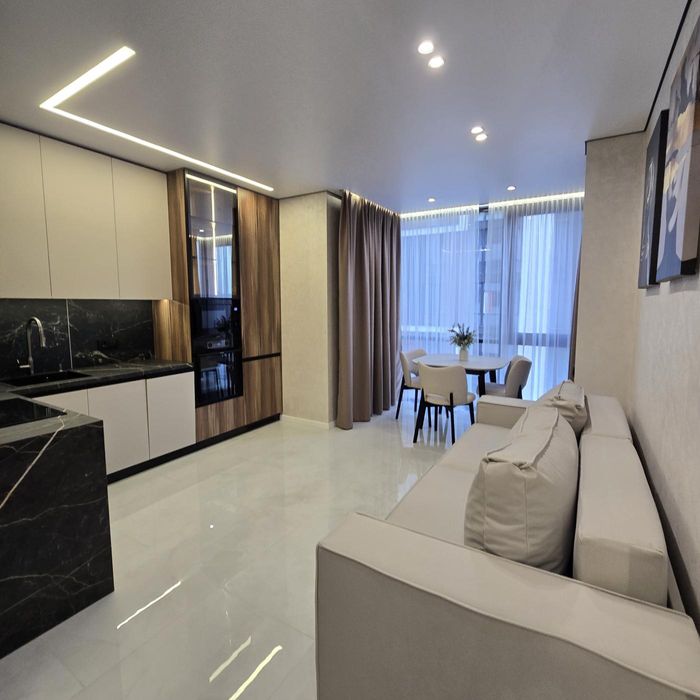 МАНХЕТТЕН/ОЗЕРО/стильна квартира з кухнею-студією