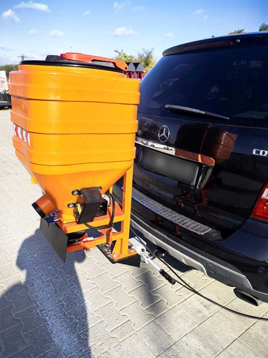 Posypywarka solarka do samochodu na hak / do quada