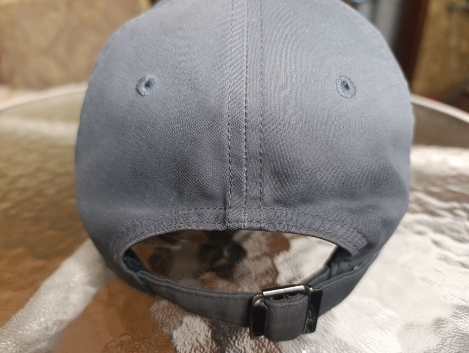 Продам бейсболку кепку Nike