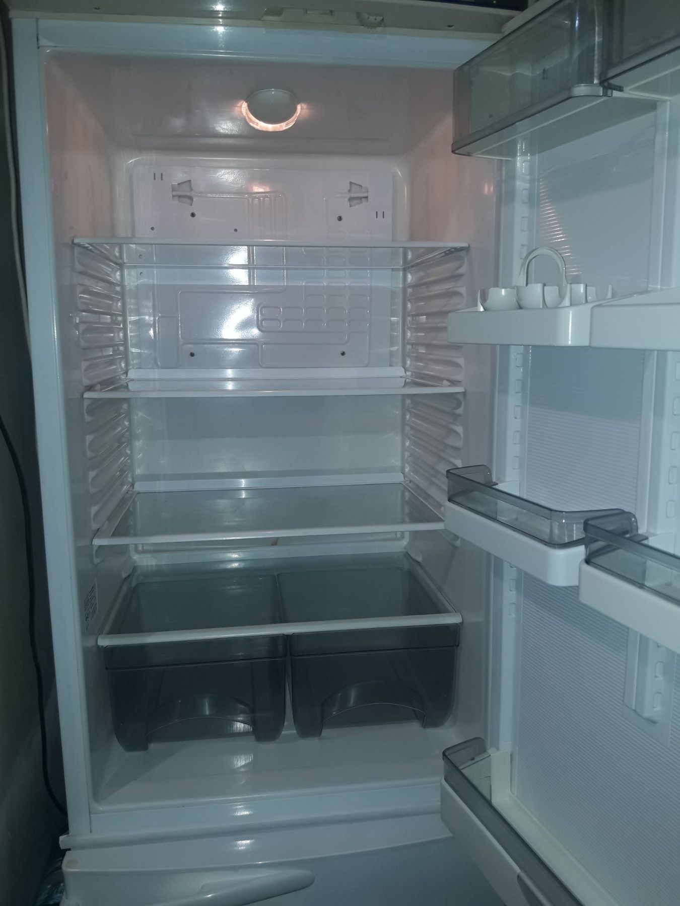 Продам свой холодильник Атлант.
