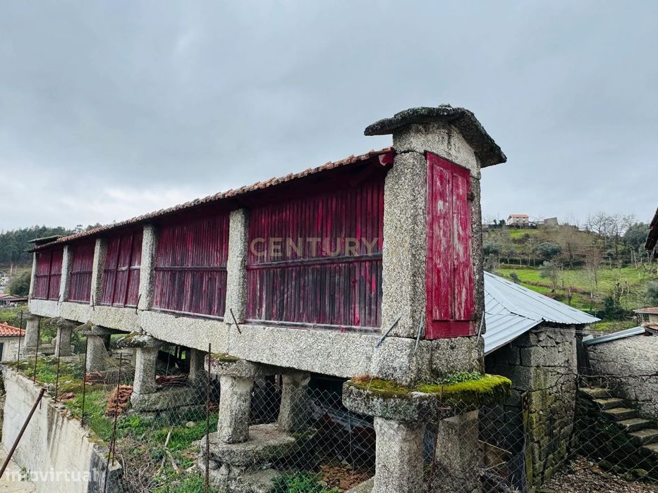 Terreno Urbano em Braga com Vista para Montanha e Água