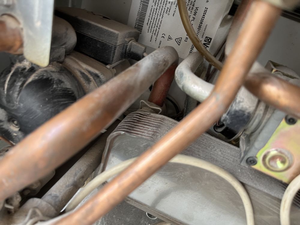Sprzedam kocioł gazowy Vaillant VUW 240/2-5 R3 – sprawny, 24 kW