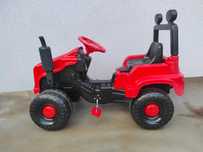 Traktor na pedały . Jeździk ciągnik rowerek