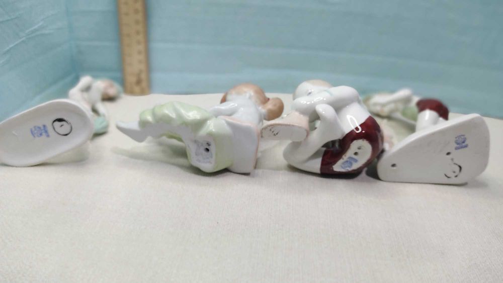 Статуэтка Девочка  одивает штаны и другие Венгрия 1960 годы