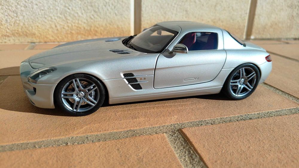 Mercedes Benz SLS Coupé Minchamps 1/18