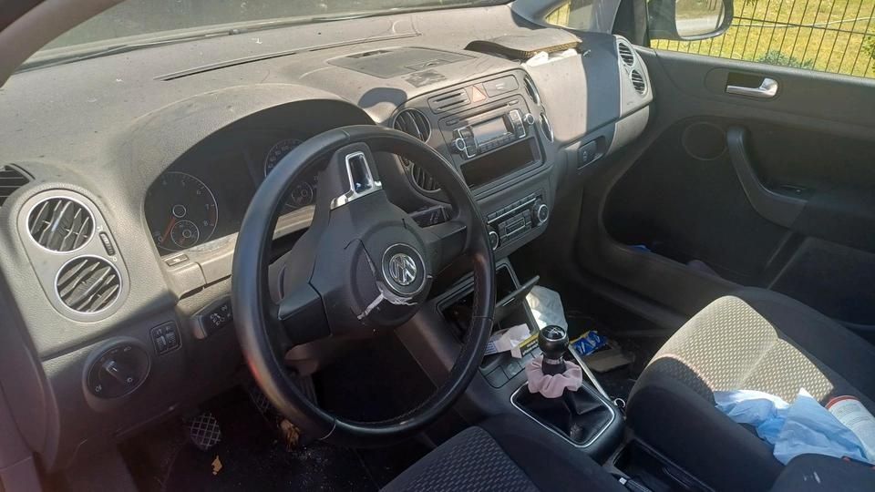 Sprzedam golfa plus 6 1.4 mpi tylko 160tys km