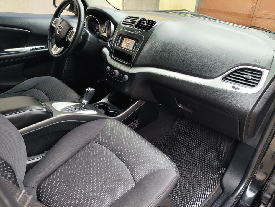 Продам Додж в отличном состоянии 7 мест