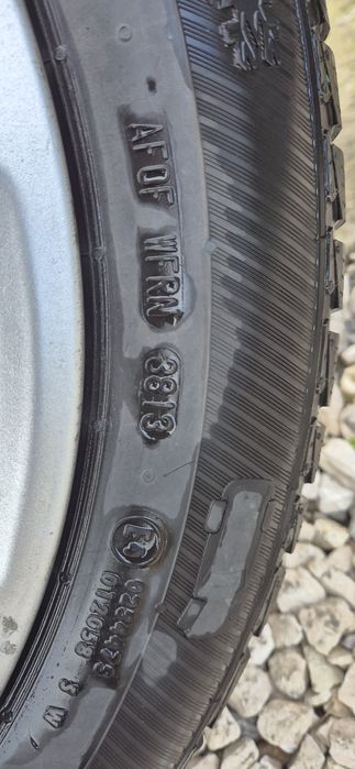 Felgi aluminiowe 16 z oponami zimowymi Skoda Octavia II , grupa VW