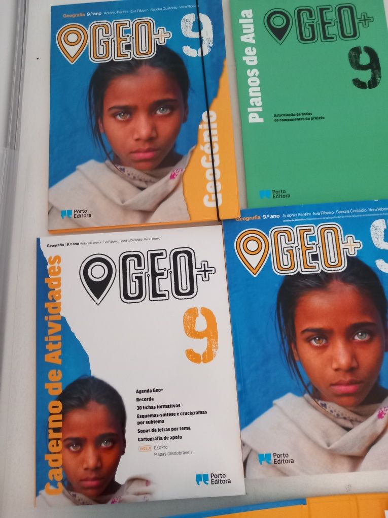 Livros e cadernos de exercícios geografia 9° ano