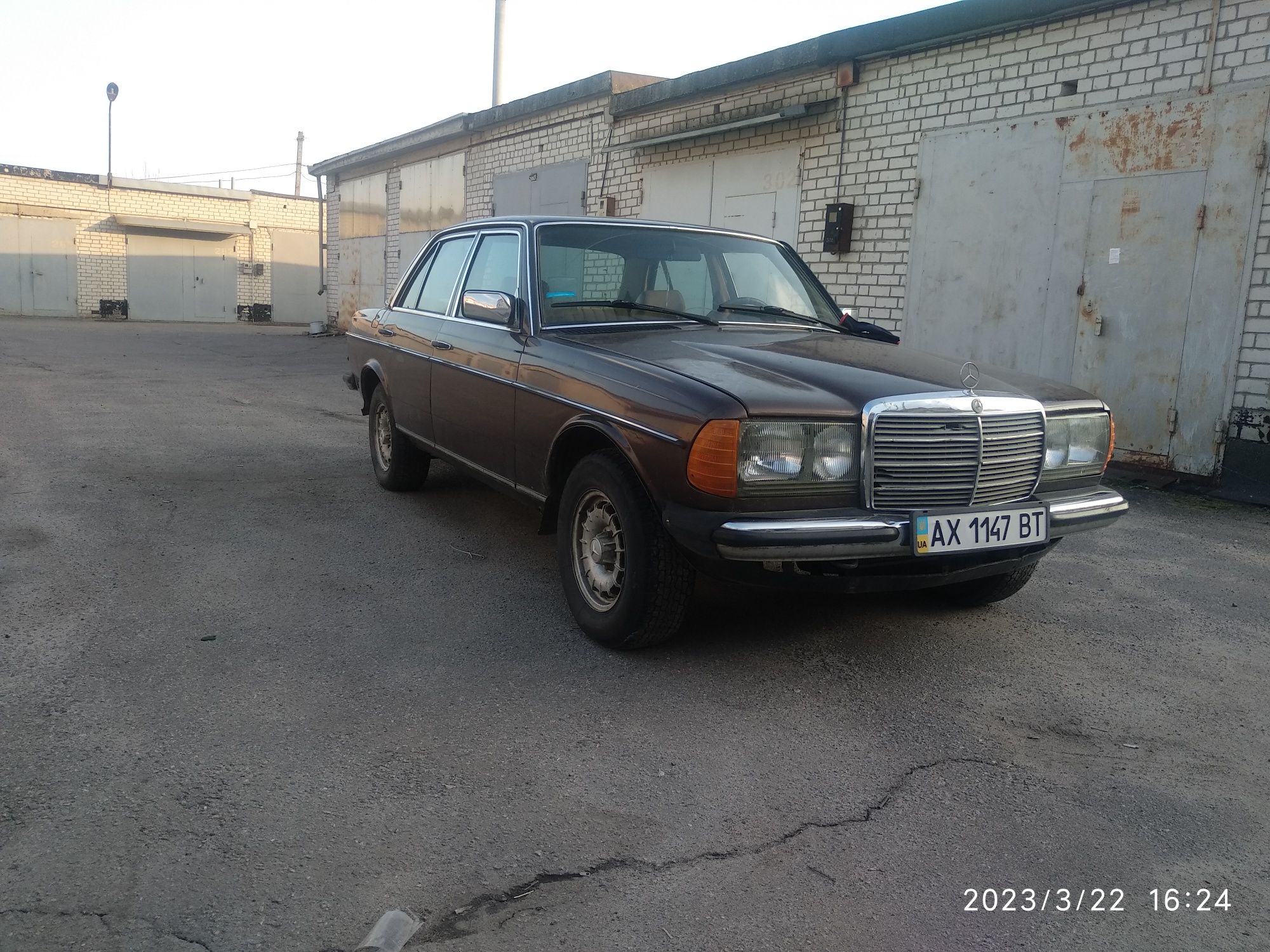 Мерседес w123 год выпуска 1984 ,мотор 2.5 бензин