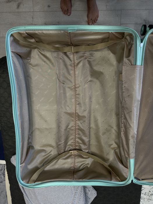 Противоударный чемодан/ вализа, 4 колеса, состояние нового