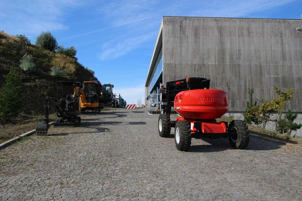 Manitou ATJ 160 Plataforma elevatória articulada todo terreno