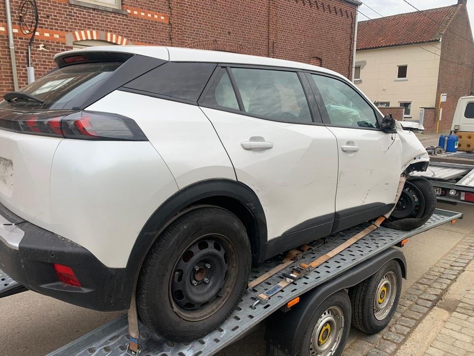 Пежо 2008  на запчастини