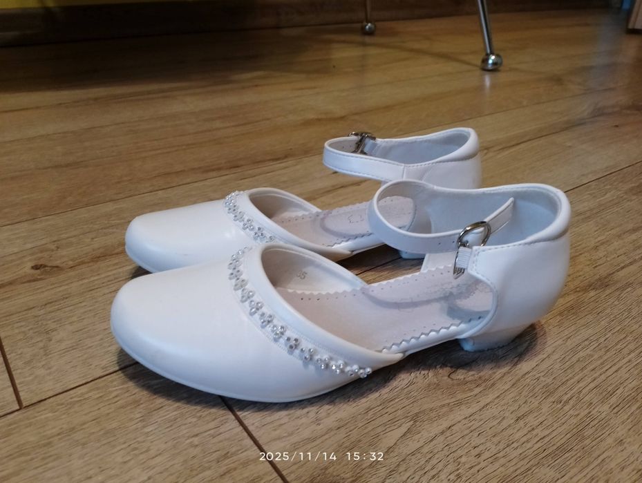 Buty białe komunijne