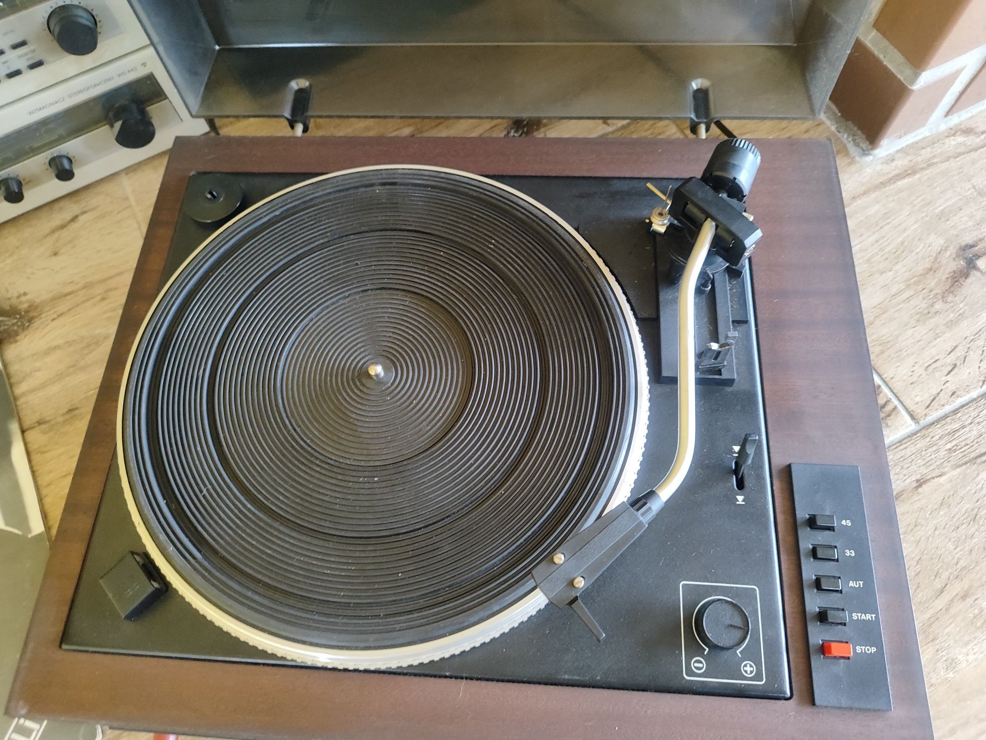 Kompletny zestaw gramofon, wieża, kolumny, odtwarzacz CD, płyty winyl