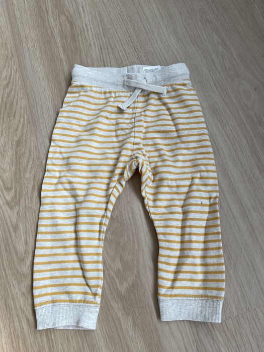 Conjunto H&M  “Winnie the Pooh” bebé 18-24m