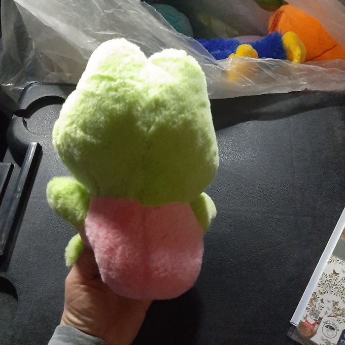 Żaba z muszką maskotka