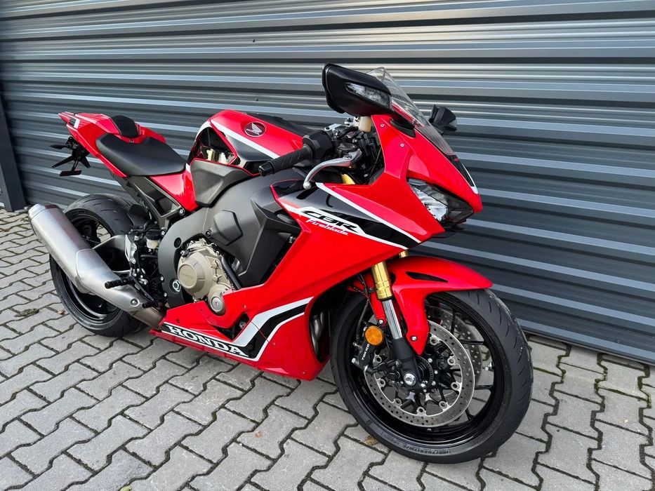 Honda CBR 1000RR SC77 2017  jak nowa 6tys km bezwypadkowa oryginał gsxr r1 zx10
