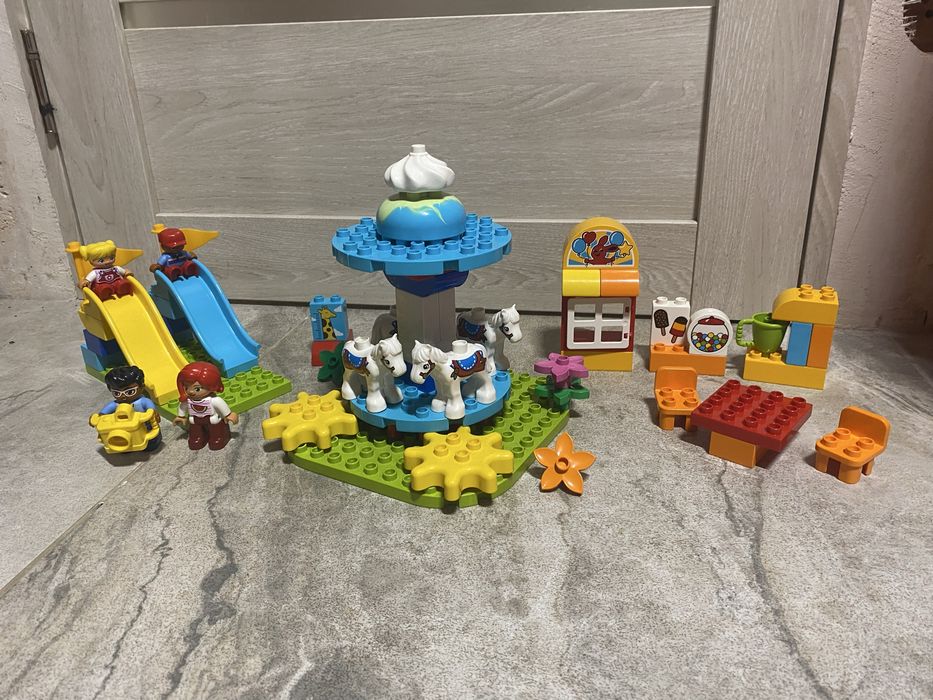 Конструктор лего дупло Семейный парк аттракционов