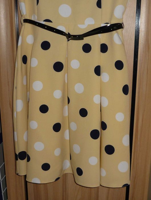 Żółta rozkloszowana sukienka w grochy z paskiem roz. M/L Two Blue