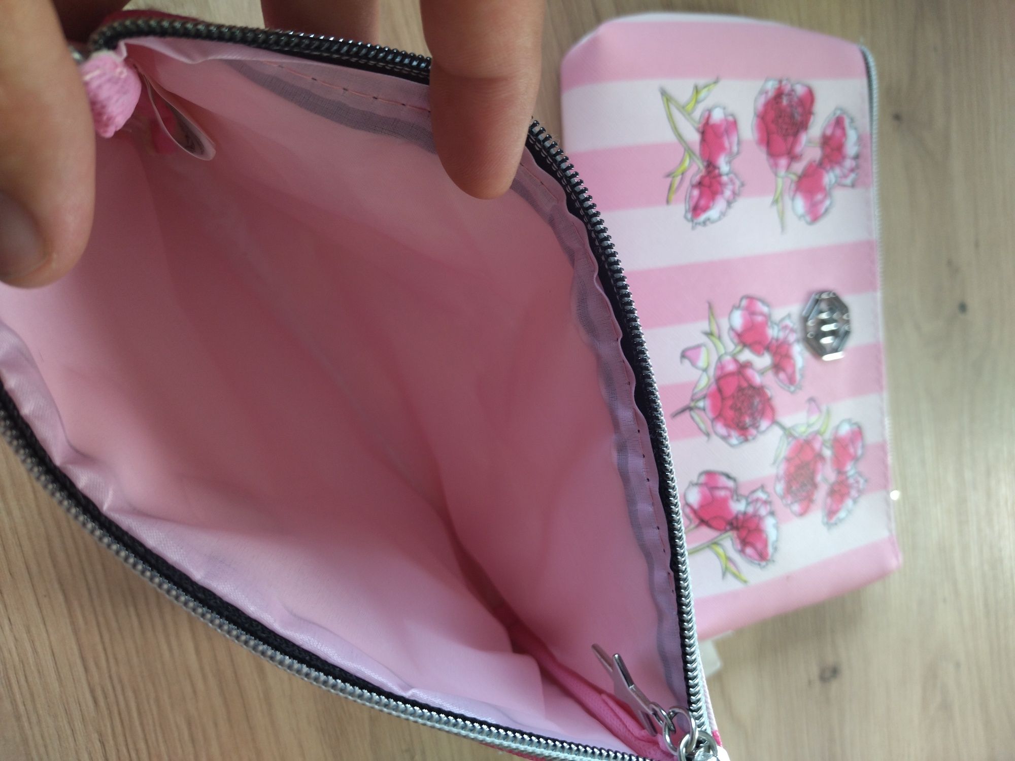 Zestaw dwóch pięknych kosmetyczek. Wzór jak Victoria Secret. Nowe