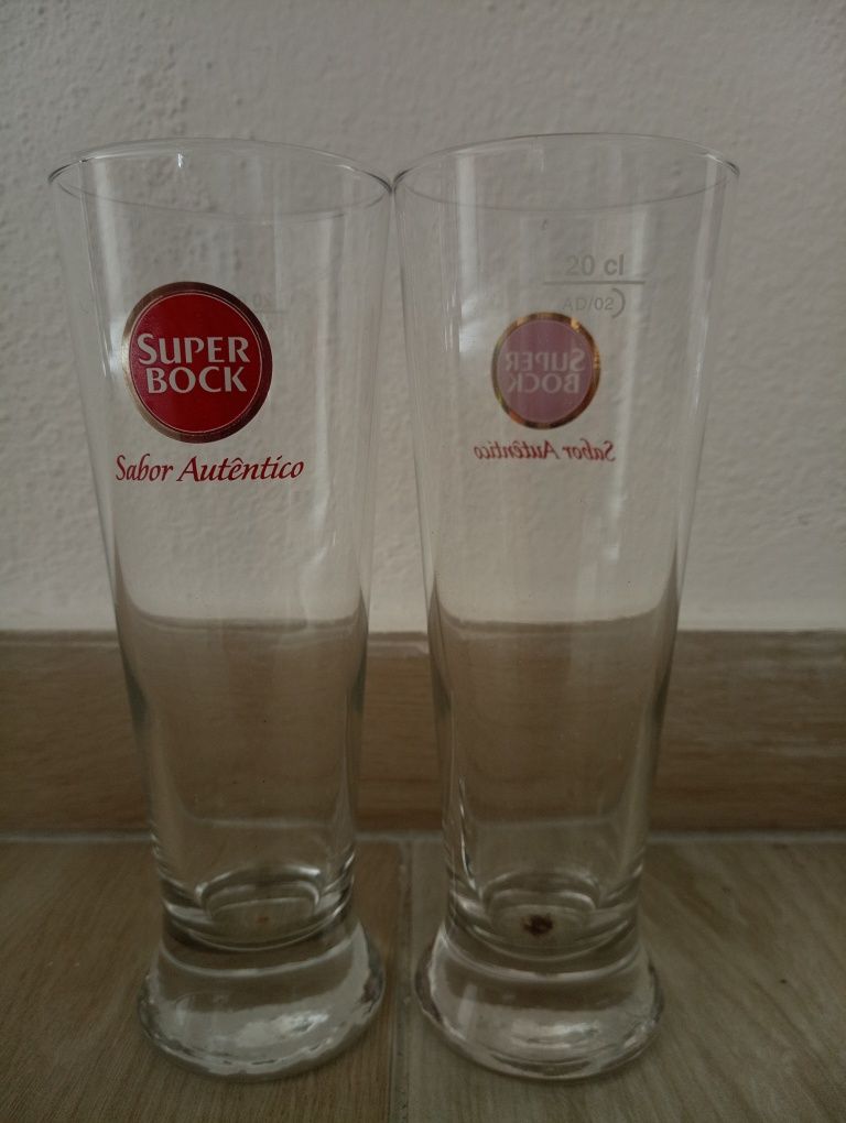 Vários copos super bock