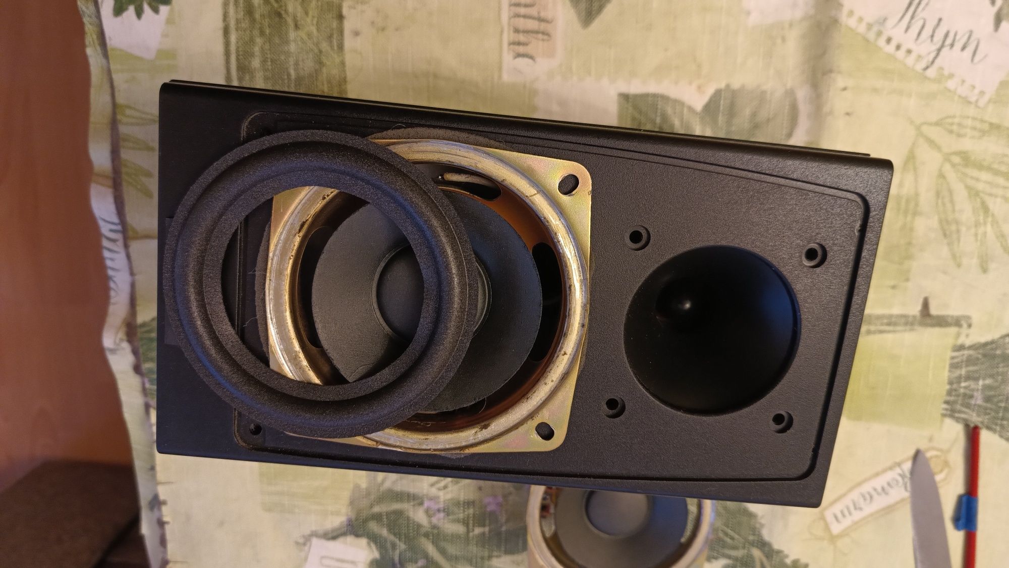 Zestaw głośników Tonsil dwa razy monitory ZgC 40-8-513 oraz subwoofer