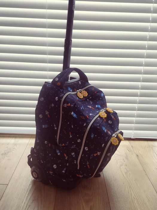 Tornister na świecących kółkach+ śniadaniówka