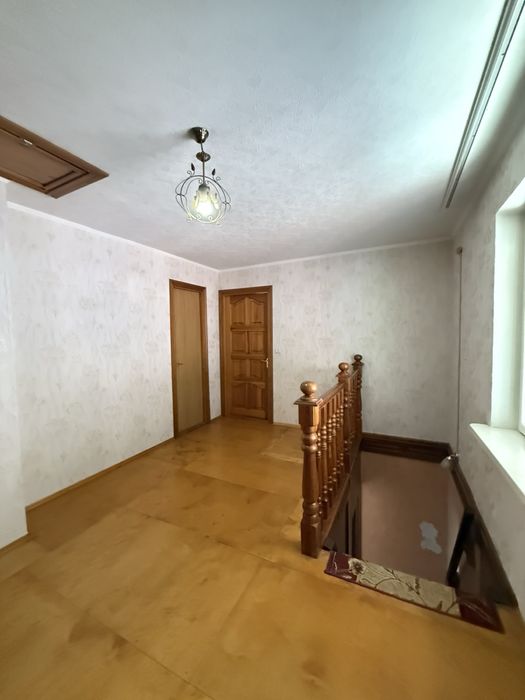 Продаж будинку у жилому стані