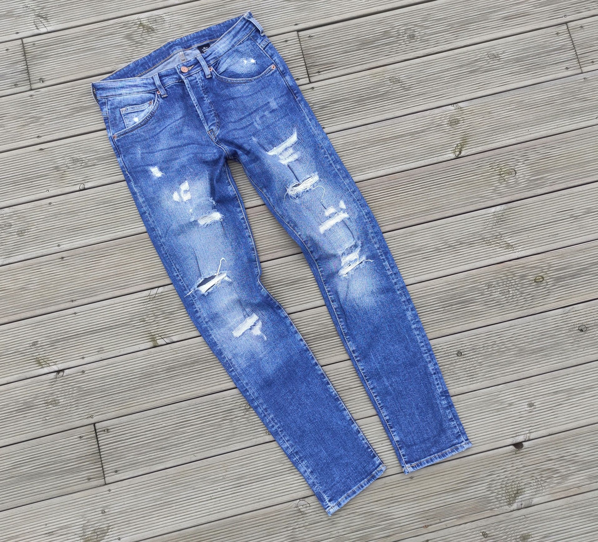 H&M - spodnie jeansowe, jeansy, rurki z przetarciami- 32/175